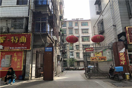 正大文苑带阁楼，随时看房3室2厅2卫77㎡